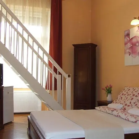Peterfia Panzio 3* Debrecen