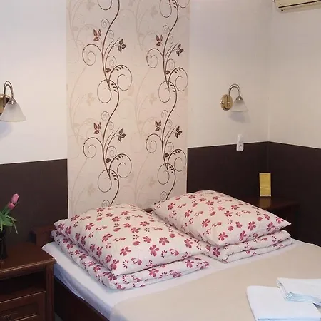 Peterfia Panzio Hotel